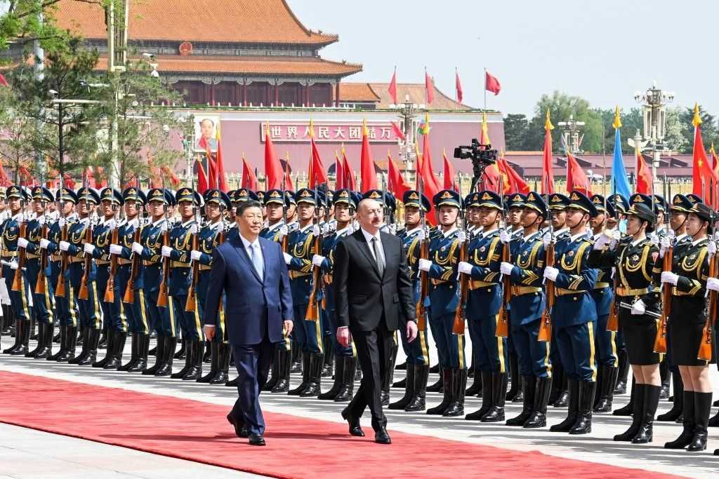 Chinese President Xi Jinping holds a welcome ceremony for Azerbaijani President Ilham Aliyev. Photo: Xinhua/Rao Aimin.