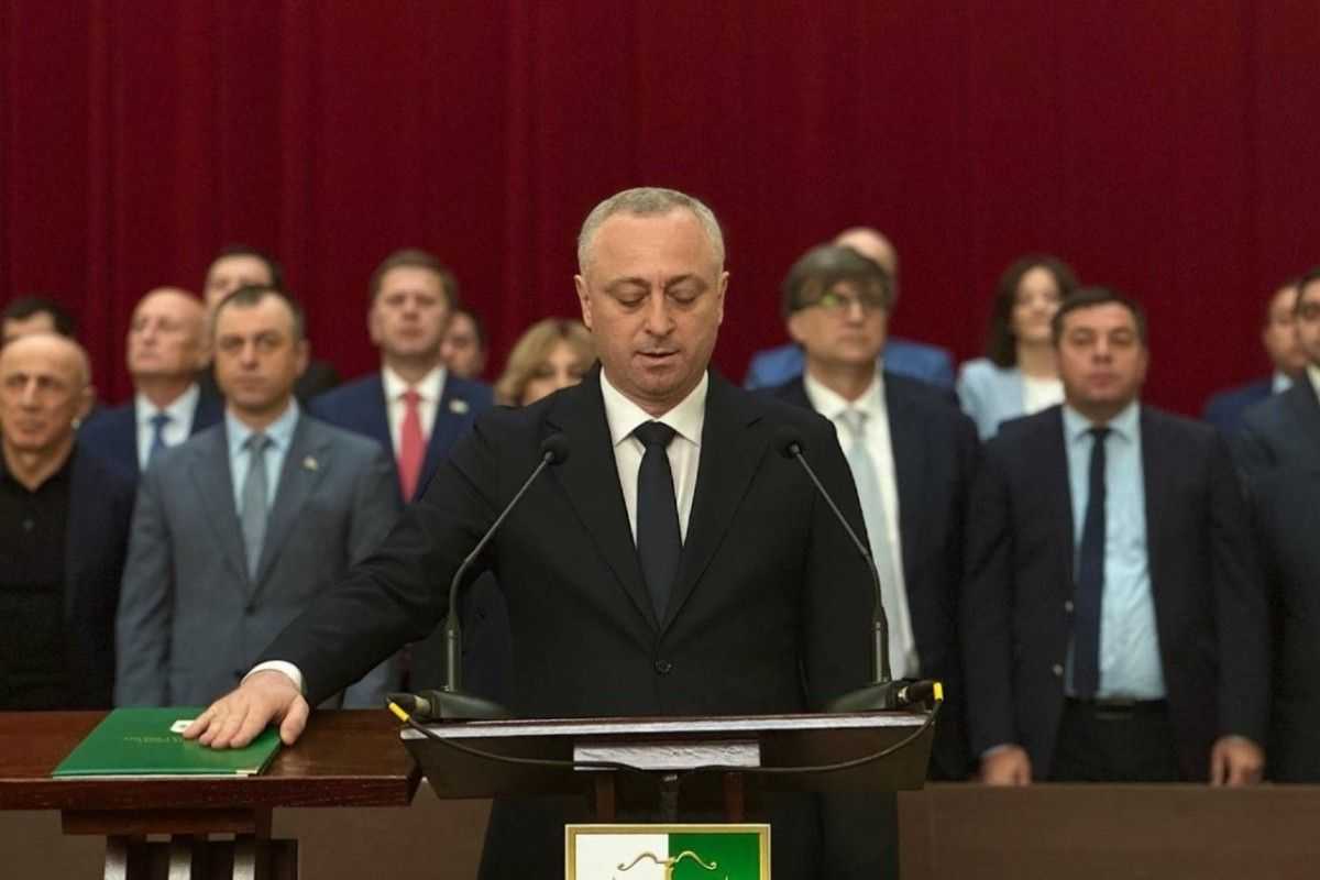 Abkhazian President Badra Gunba. Official photo.
