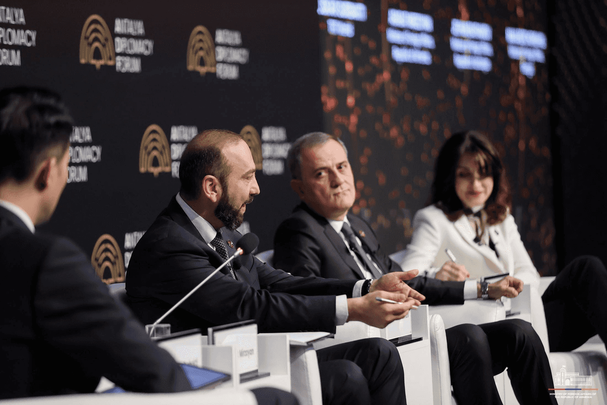 Armenian Foreign Minister Ararat Mirzoyan (second from left), Azerbaijani Foreign Minister Jeyhun Bayramov (second from right), and Georgian Foreign Minister Maka Bochorishvili (far right) at a panel discussion at the Antalya Diplomacy Forum. Official photo.