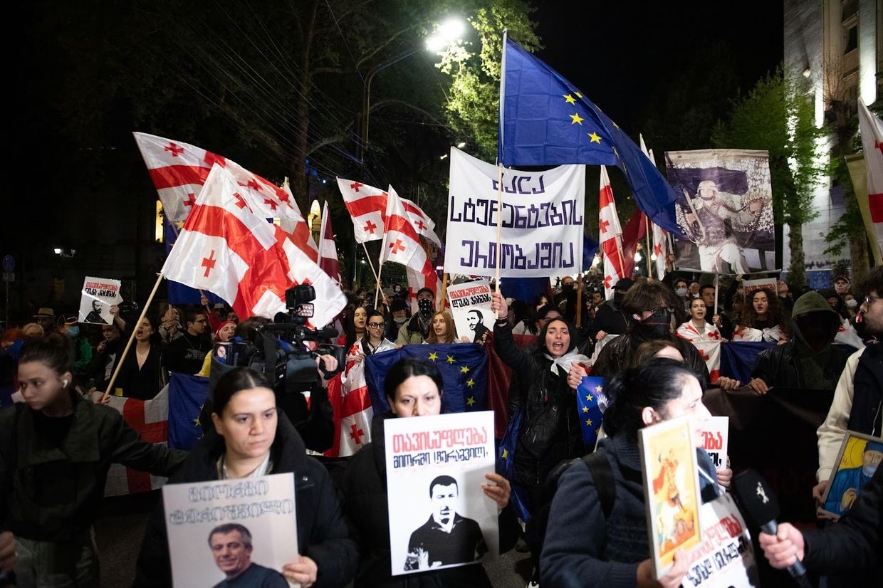 Protesters on Rustaveli Avenue. Photo: Mariam Nikuradze/OC Media.