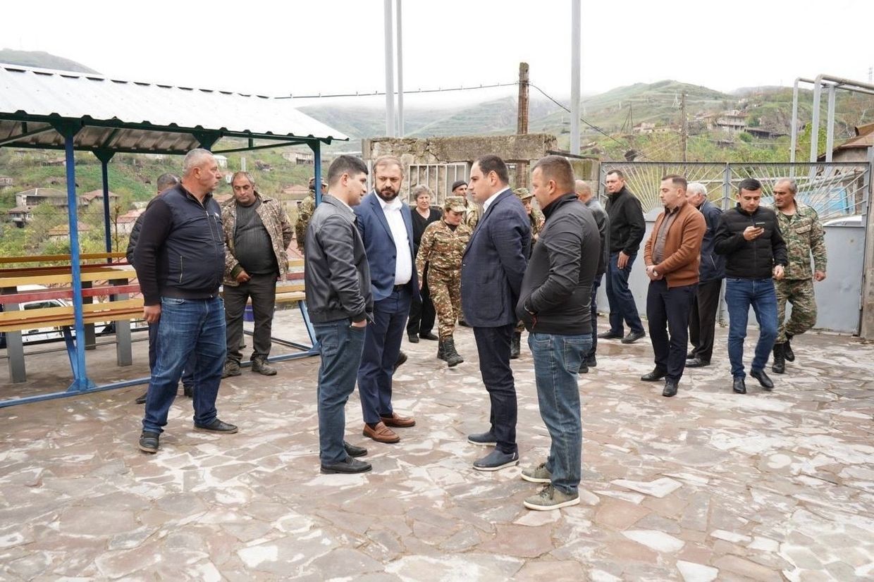 Armenian Economic Minister Gevorg Papoyan and Minister of Territorial Administration and Infrastructure Davit Khudatyan during their visit to the border villages of Syunik. Official photo.