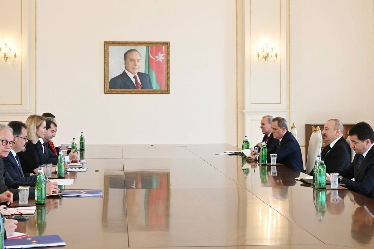The EU’s top diplomat Kaja Kallas meets with Azerbaijani President Ilham Aliyev. Official photo.