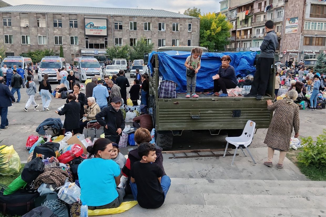 Refugees arriving in Goris, southern Armenia, from Nagorno-Karabakh. Photo: Arshaluys Barseghyan/OC Media.