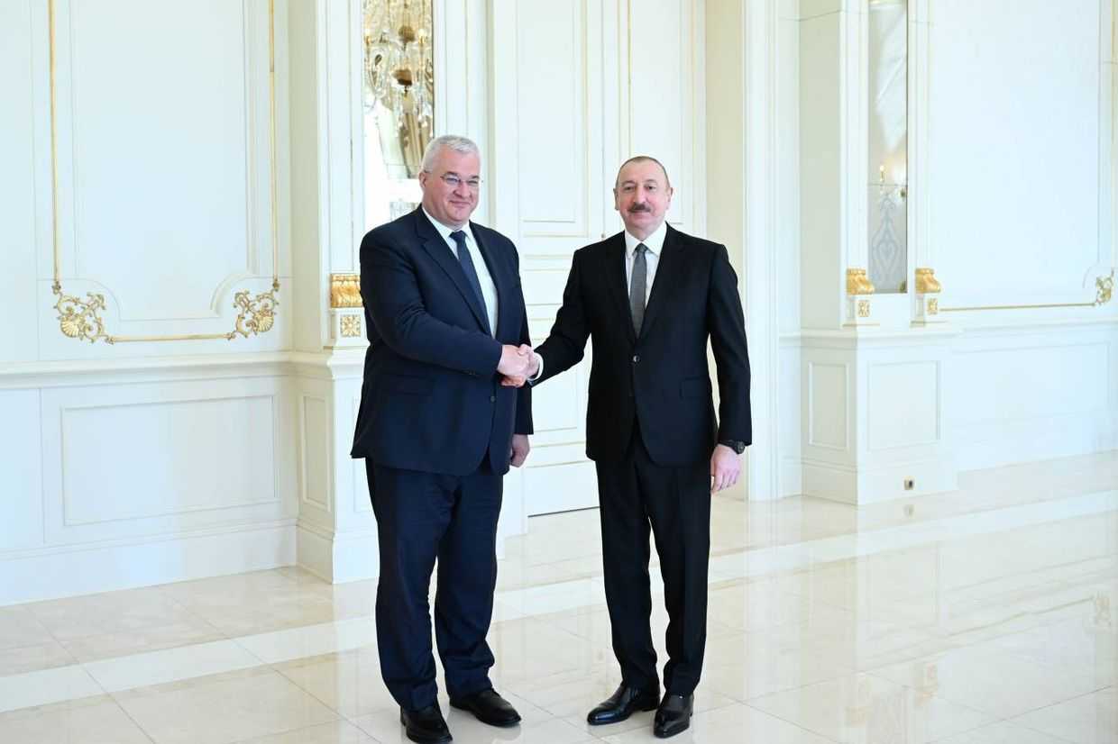 Ukrainian Foreign Minister Andrii Sybiha (left) and Azerbaijani President Ilham Aliyev (right) in Baku in May 2025. Official photo.