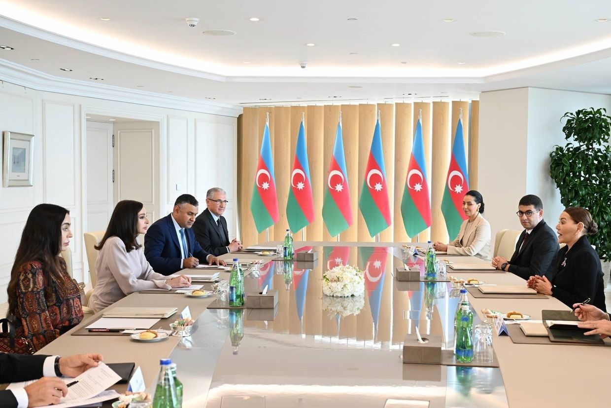 Azerbaijani Vice President and First Lady Mehriban Aliyeva and her daughter, Leyla Aliyeva, meeting with Moroccan Princess Lalla Hasnaa. Official photo.