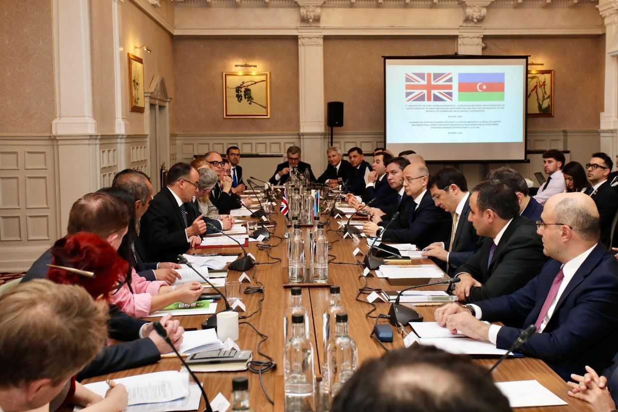 Azerbaijani and UK officials during the meeting. Official photo.