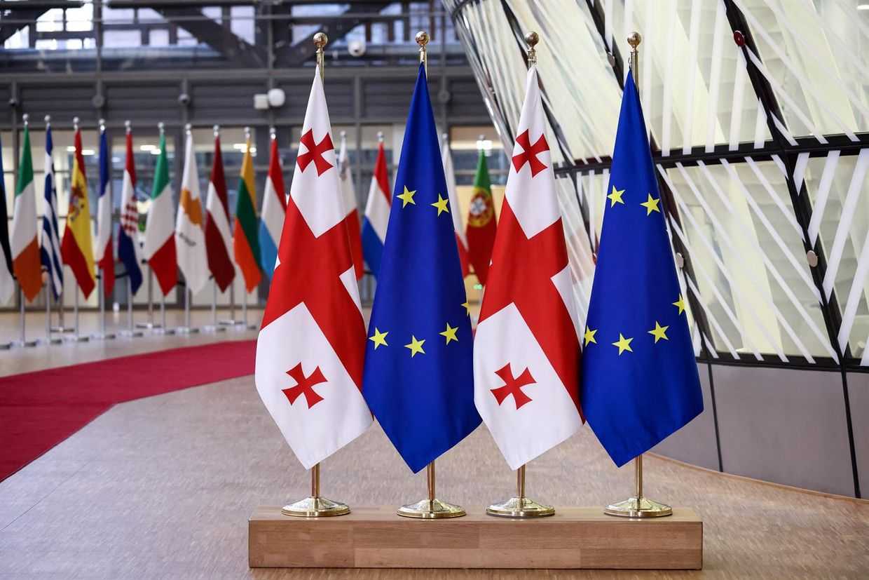 Georgian and EU flags. Photo: European Policy Centre.