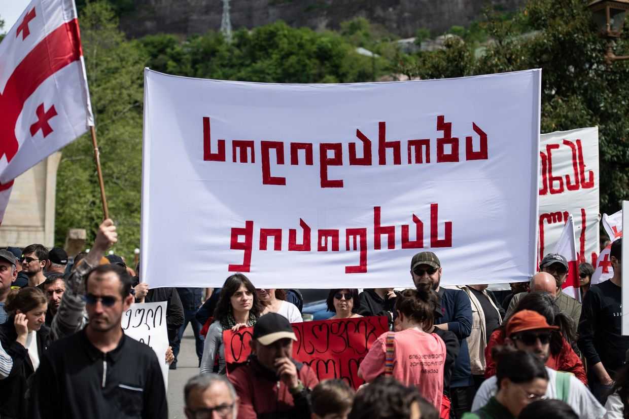 ▲Protesters hold a poster reading ‘Solidarity with Chiatura’during the May day rally in Chiatura. Photo: Mariam Nikuradze/OC Media.