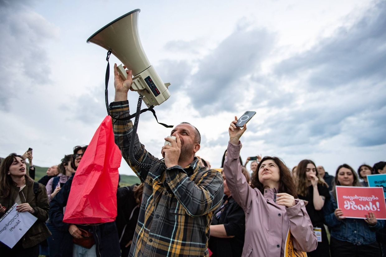 Journalists gather outside of the Rustavi No. 5 Penitentiary Facility in support of detained media manager Mzia Amaghlobeli. Photo: Mariam Nikuradze/OC Media.