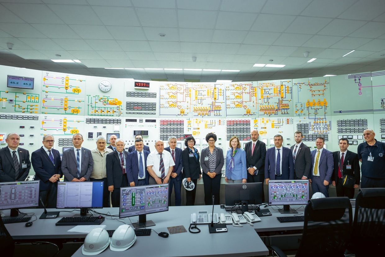 US Ambassador Kristina Kvien (centre) at the commissioning of the simulator at the Metsamor Nuclear Power Plant. Official photo.