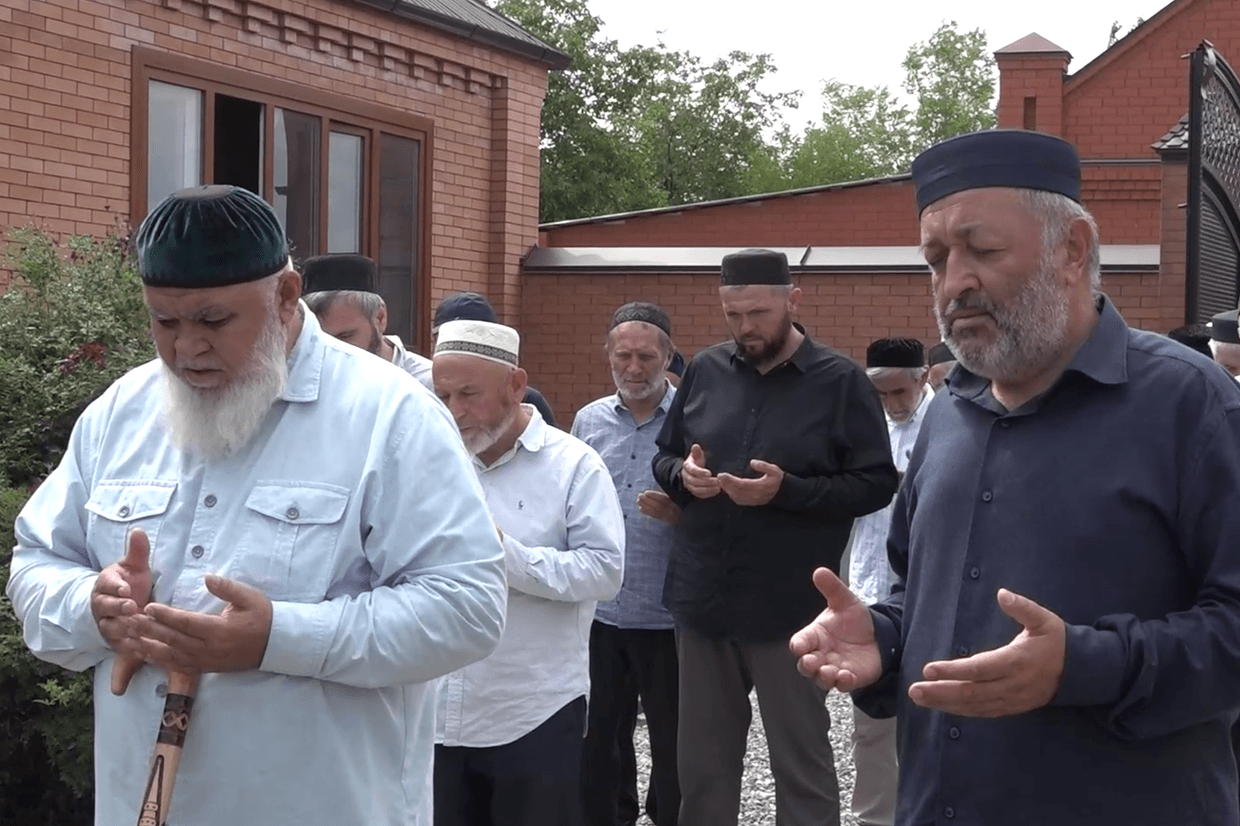 Reconciliation of families involved in blood feud. Screengrab from video.