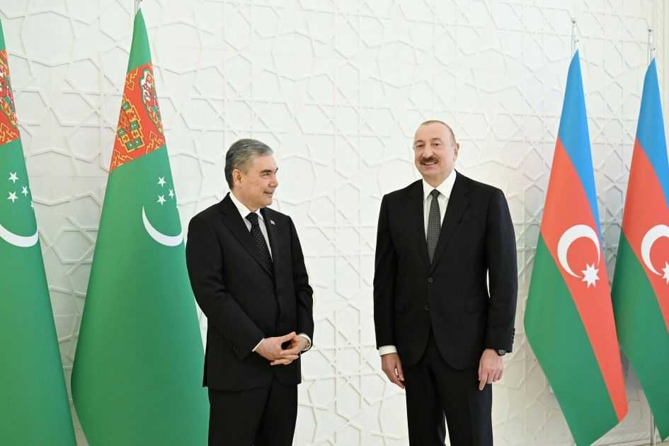 Turkmen leader Gurbanguly Berdimuhamedow (left) and President Ilham Aliyev (right). Official photo.