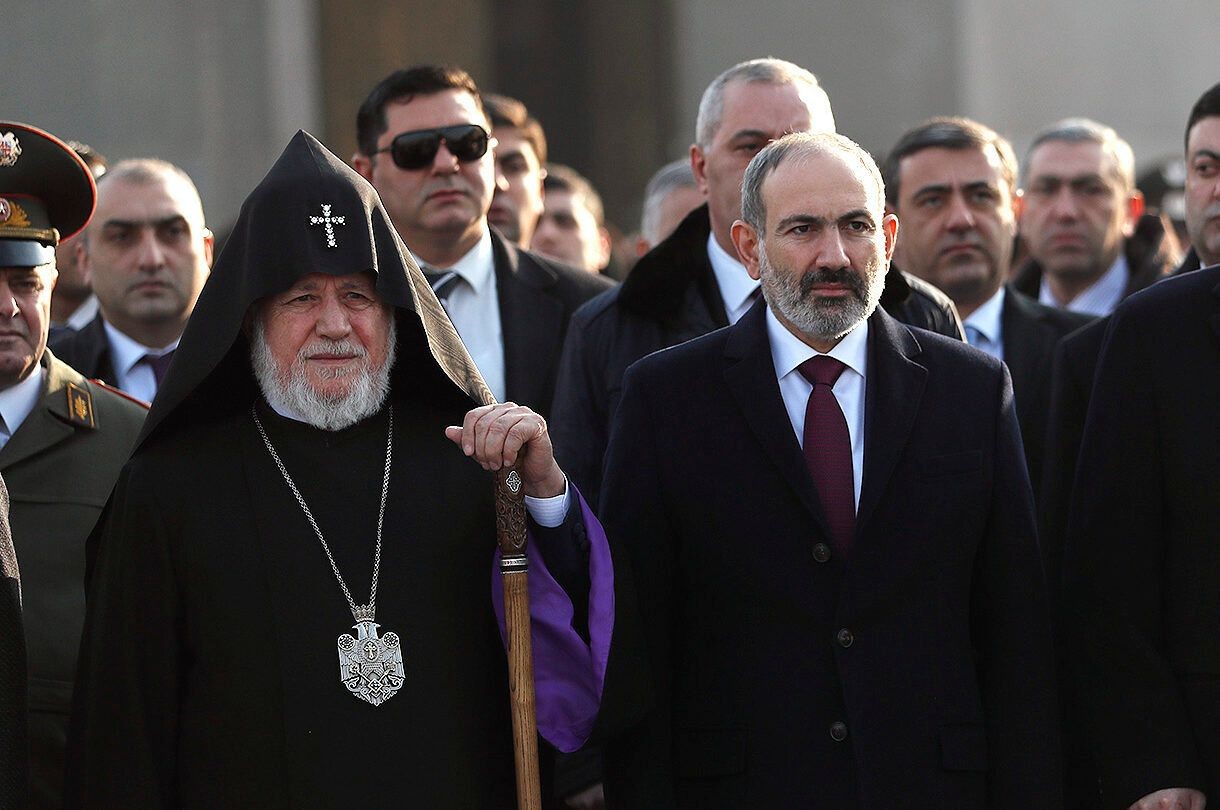 Catholicos Karekin II (left) and Prime Minister Nikol Pashinyan (right). Official photo.