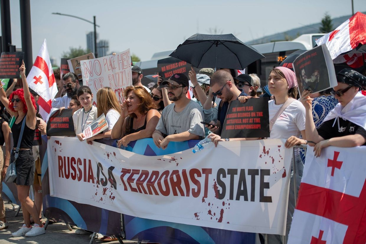 A rally against the participation of Russian fencers in the World Fencing Championships in Tbilisi on 27 July 2025. Photo: Mariam Nikuradze/OC Media.