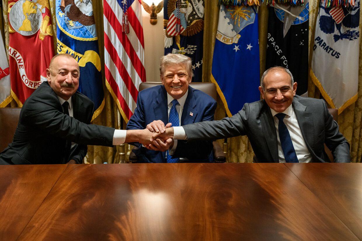 From left to right: Azerbaijani President Ilham Aliyev, US President Donald Trump, and Armenian Prime Minister Nikol Pashinyan. Photo via social media.