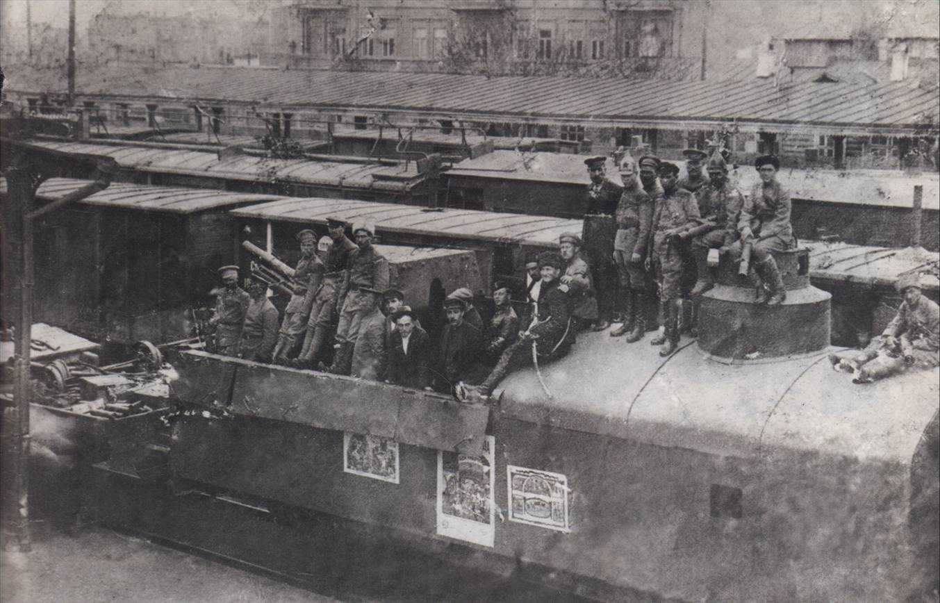 Red Army troops arriving in Baku in 1920. Photo: Wikimedia commons.