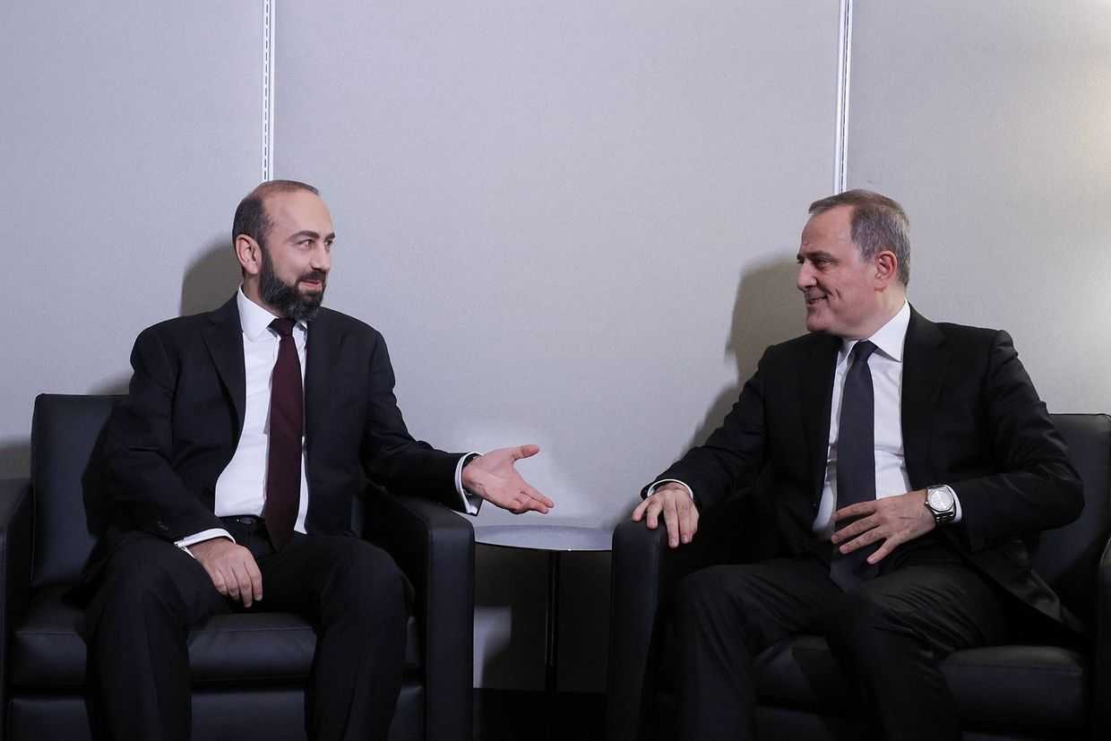 Armenian Foreign Minister Ararat Mirzoyan and Azerbaijani Foreign Minister Jeyhun Bayramov. Official photo.