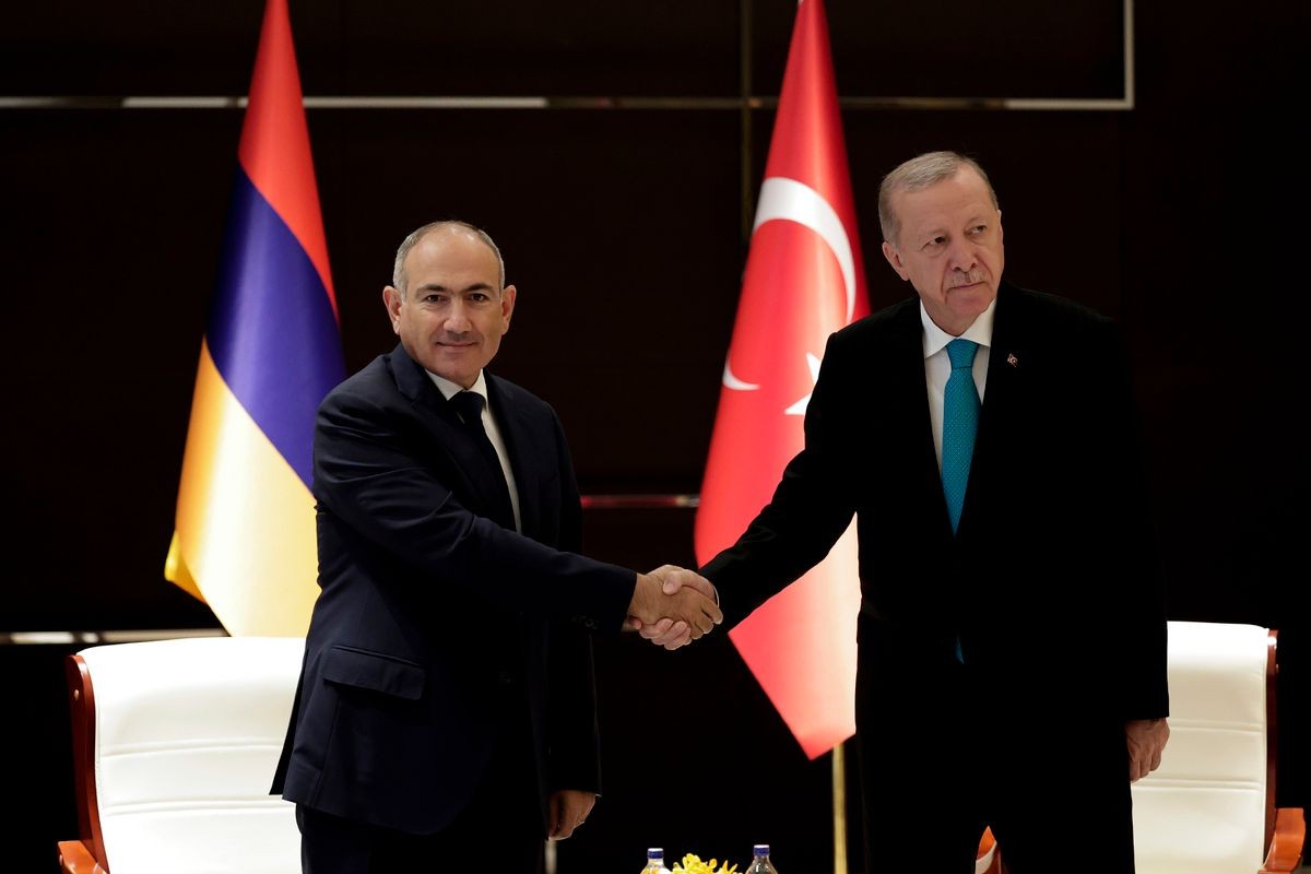 Armenian Prime Minister Nikol Pashinyan and Turkish President Recep Tayyip Erdoğan. Official photo.