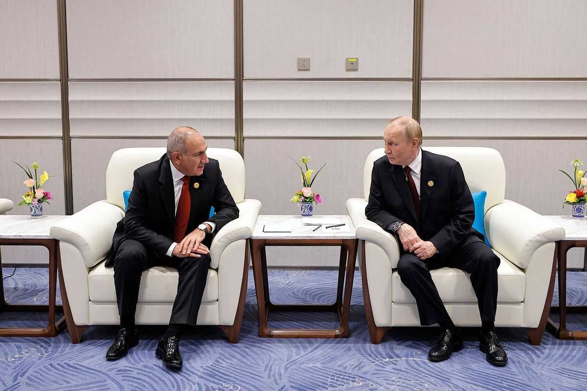 Armenian Prime Minister Nikol Pashinyan and Russian President Vladimir Putin. Official photo.