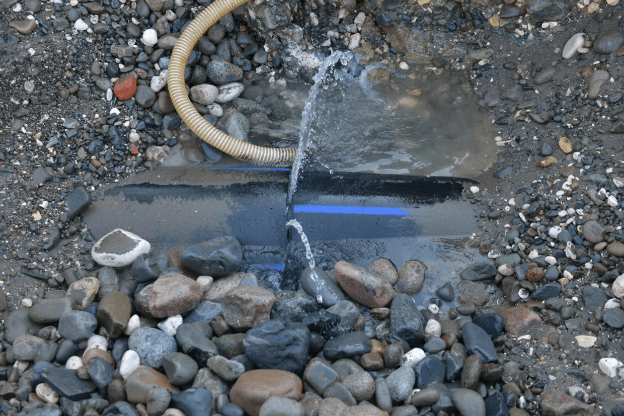 A damaged pipeline in Abkhazia’s Gali (Gal) district. Photo via Sputnik/Thomas Thaitsuk.