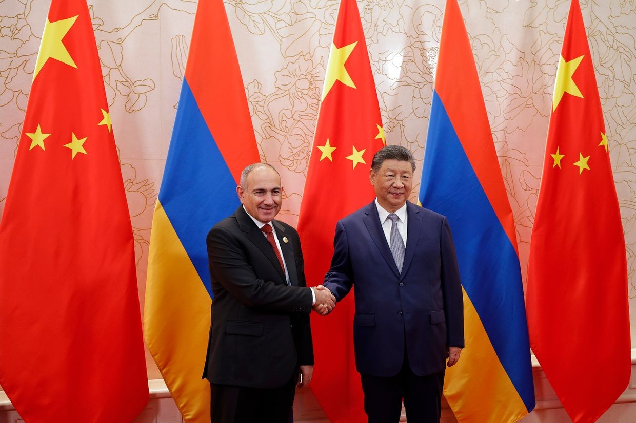 Armenian Prime Minister Nikol Pashinyan and Chinese President Xi Jinping. Official photo. 