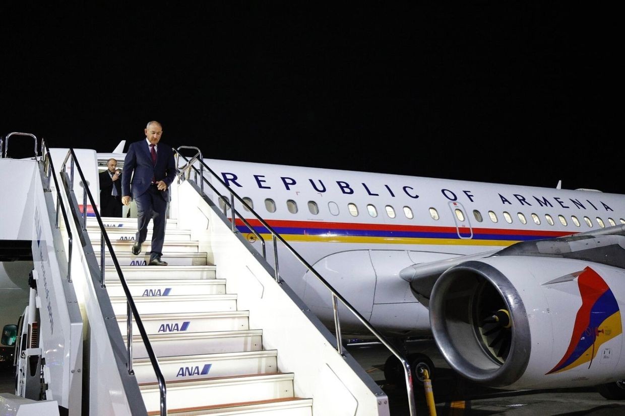 Armenian Prime Minister Nikol Pashinyan leaving the official government plane. Photo: Armenpress.