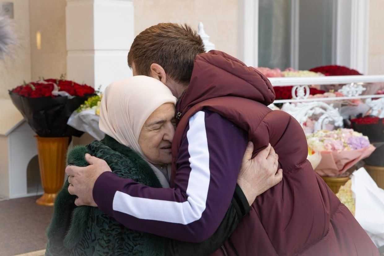 Ramzan Kadyrov and his mother Aymani, Photo: social media.
