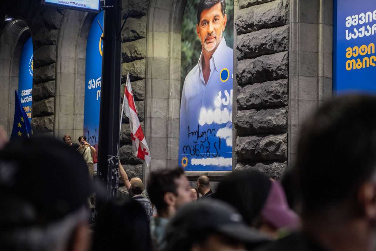 The phrase ‘Russian Dream’ is shown written on one of Kakha Kaladze’s election posters on Melikishvili Avenue. Photo: Mariam Nikuradze/OC Media.