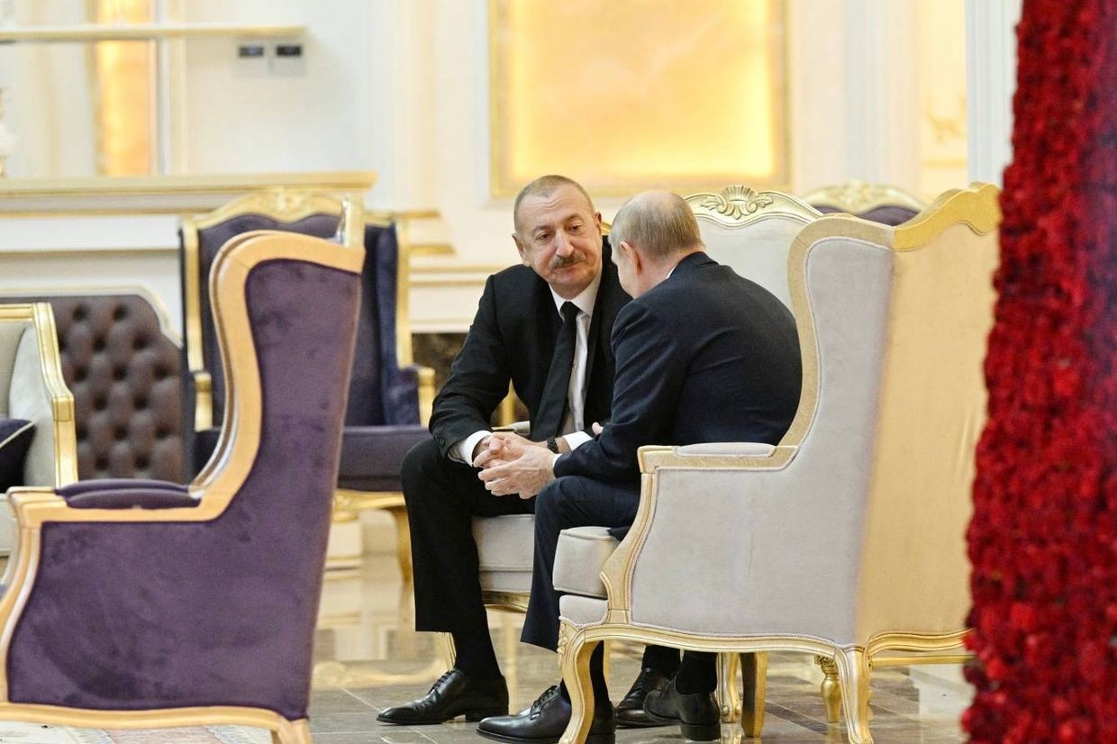 Azerbaijani President Ilham Aliyev (left) and Russian President Vladimir Putin meeting in Dushanbe, Tajikistan, on 9 October 2025. Official photo.