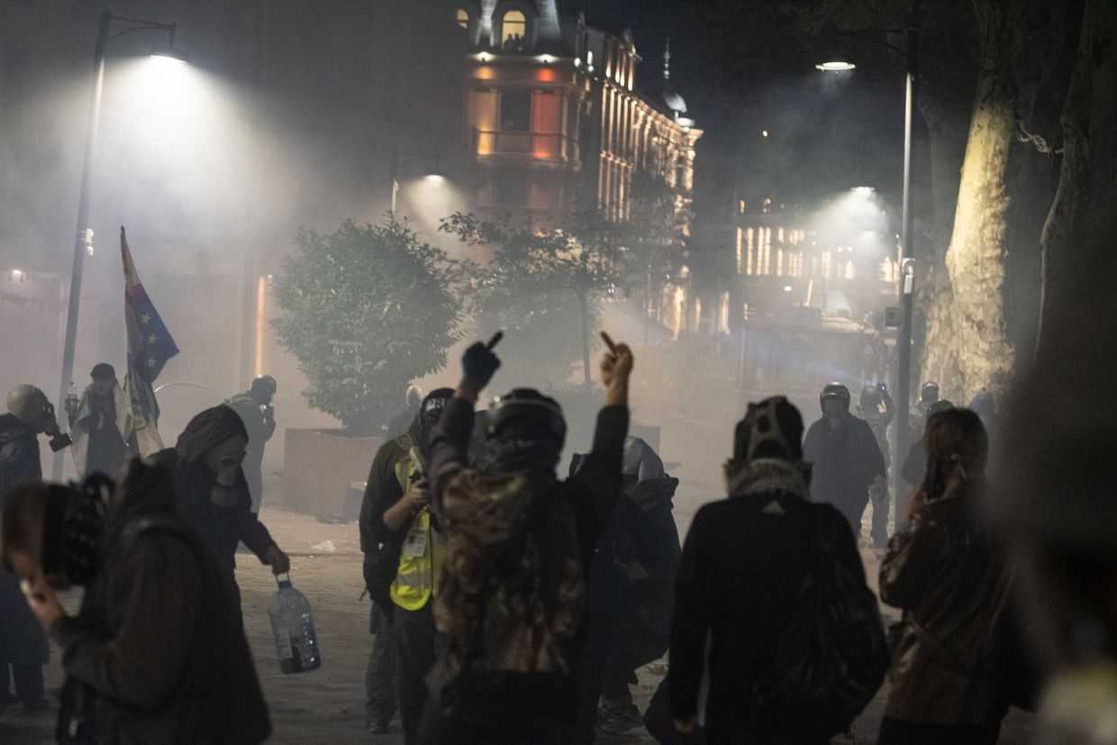Clashes near the presidential residence on the night of 4 October in Tbilisi. Photo: Mariam Nikuradze/OC Media.