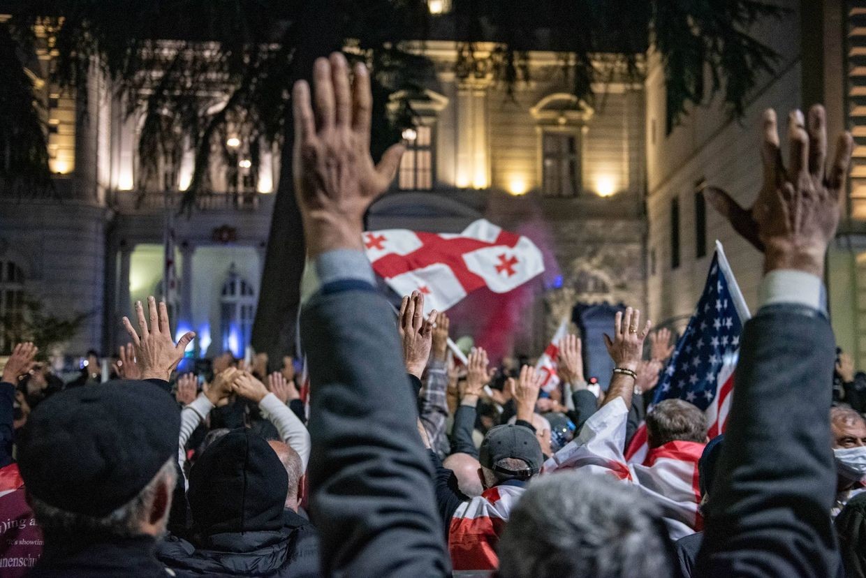 Georgian protesters gathered outside the Presidential Palace on 4 October. Photo: Mariam Nikuradze/OC Media.