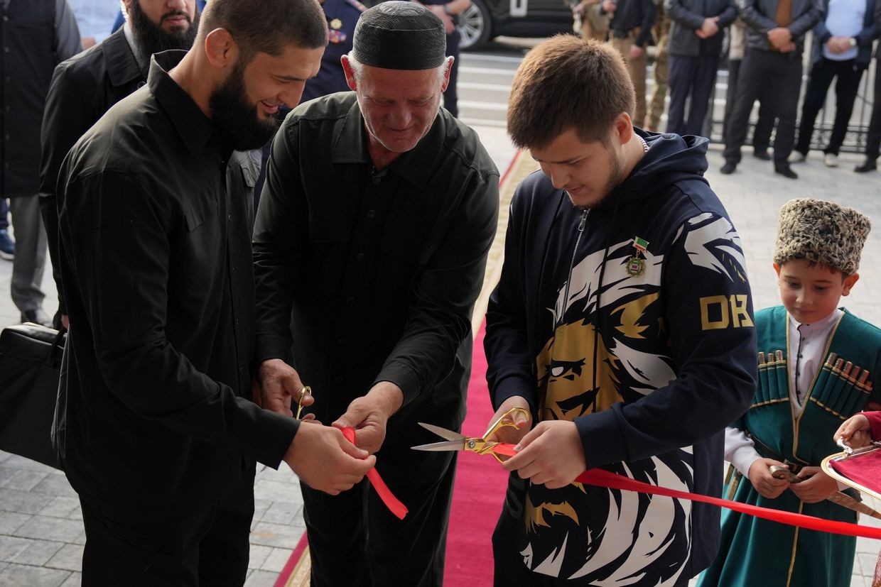 Adam Kadyrov and Khamzat Chimaev on the inauguration ceremony. Photo:Chechnyatoday.ru.