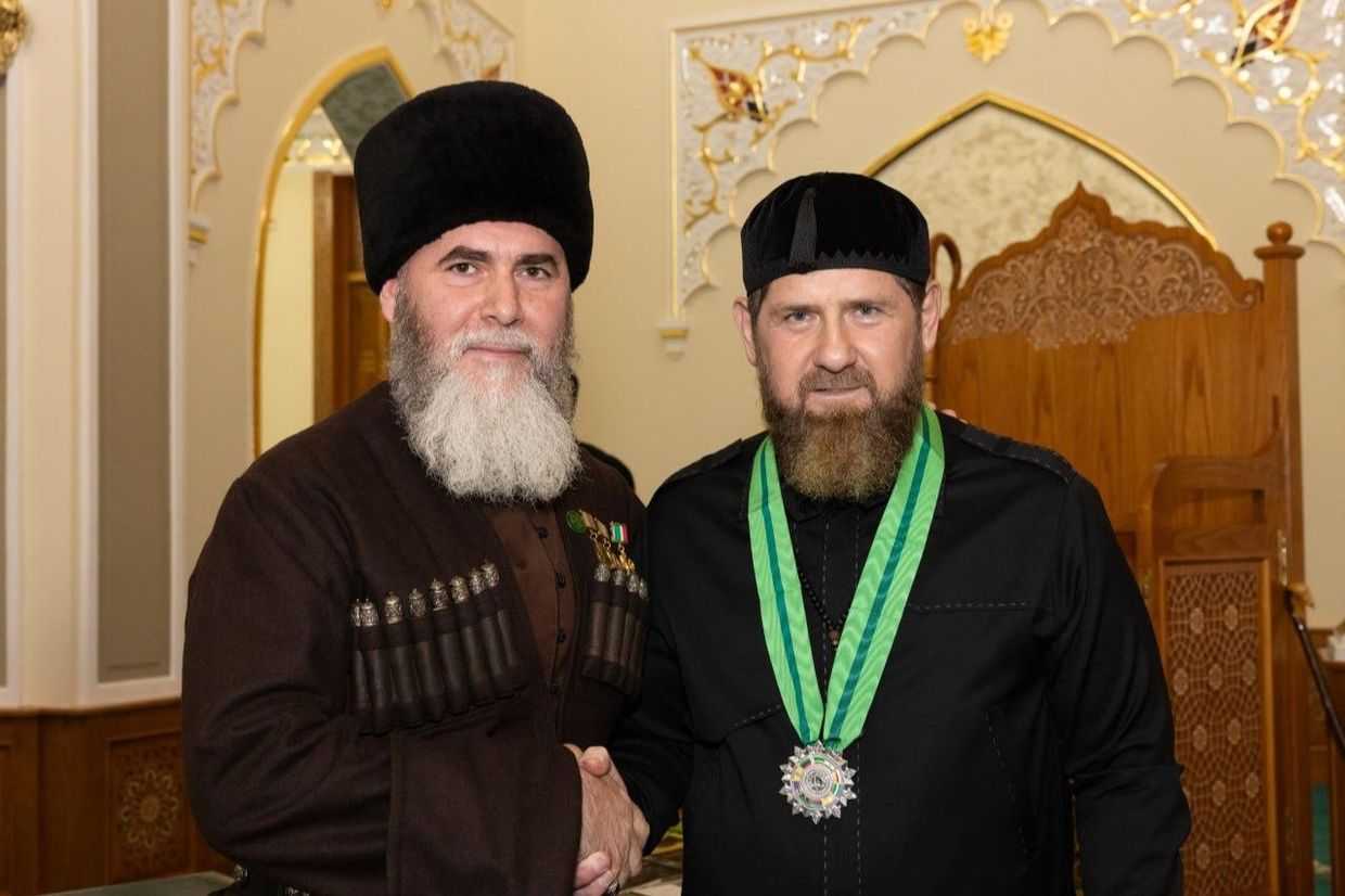 Salakh Mezhiev and Ramzan Kadyrov. Photo: Chechnyatoday.ru.