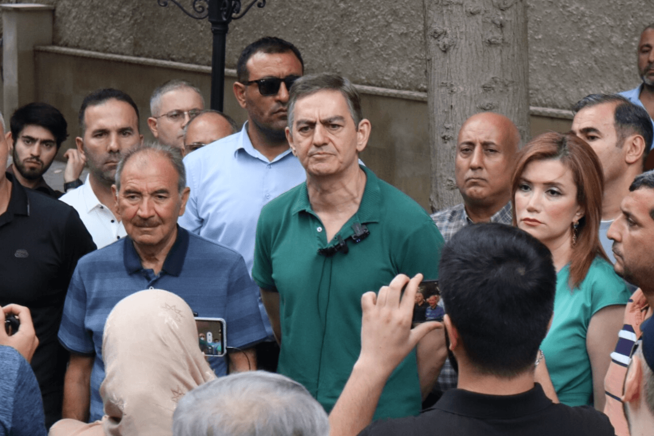 From left to right: Jamil Hasanli, Ali Karimli and Gultakin Hajibayli. Photo: Ulviyya Guliyeva/VOA.