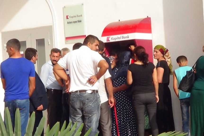 A line at an ATM to receive monthly social benefits and pensions in the Astara district. Photo via RFE/RL.