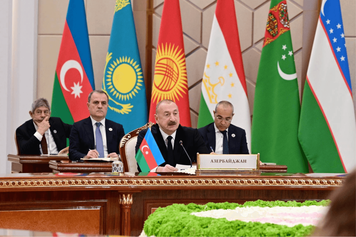 Azerbaijani President Ilham Aliyev (centre) at the 7th Consultative Meeting of Heads of State of Central Asia. Official photo.