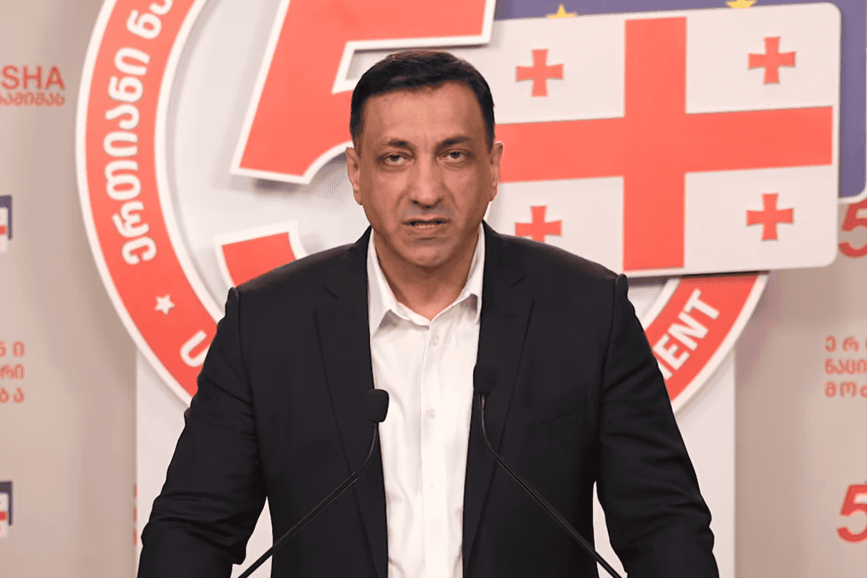 Levan Bezhashvili of the UNM announcing plans to sue Georgian Dream at the Constitutional Court. Screengrab via social media. 