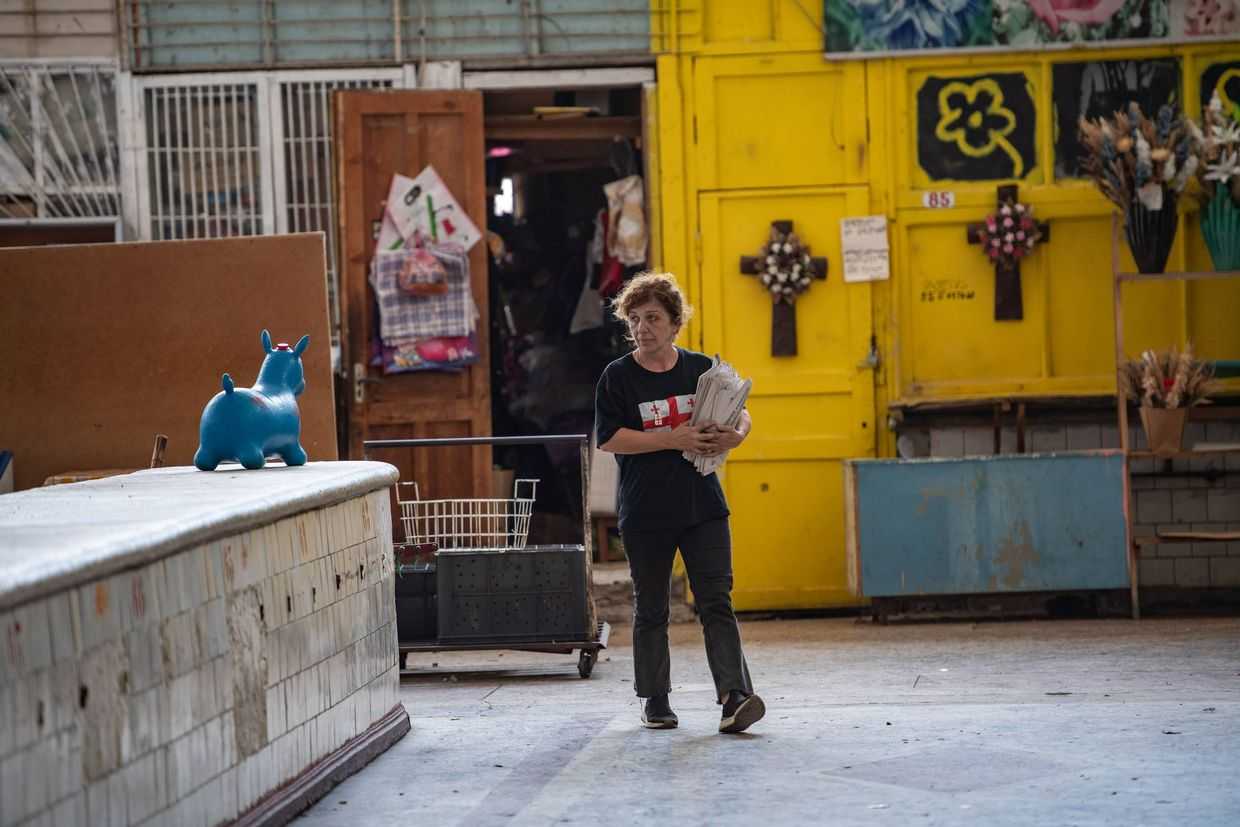 Tsaro Oshakmashvili distributes newspapers written by protesters imprisoned in Georgia in Samtredia on 24 August. Photo: Mariam Nikuradze/OC Media