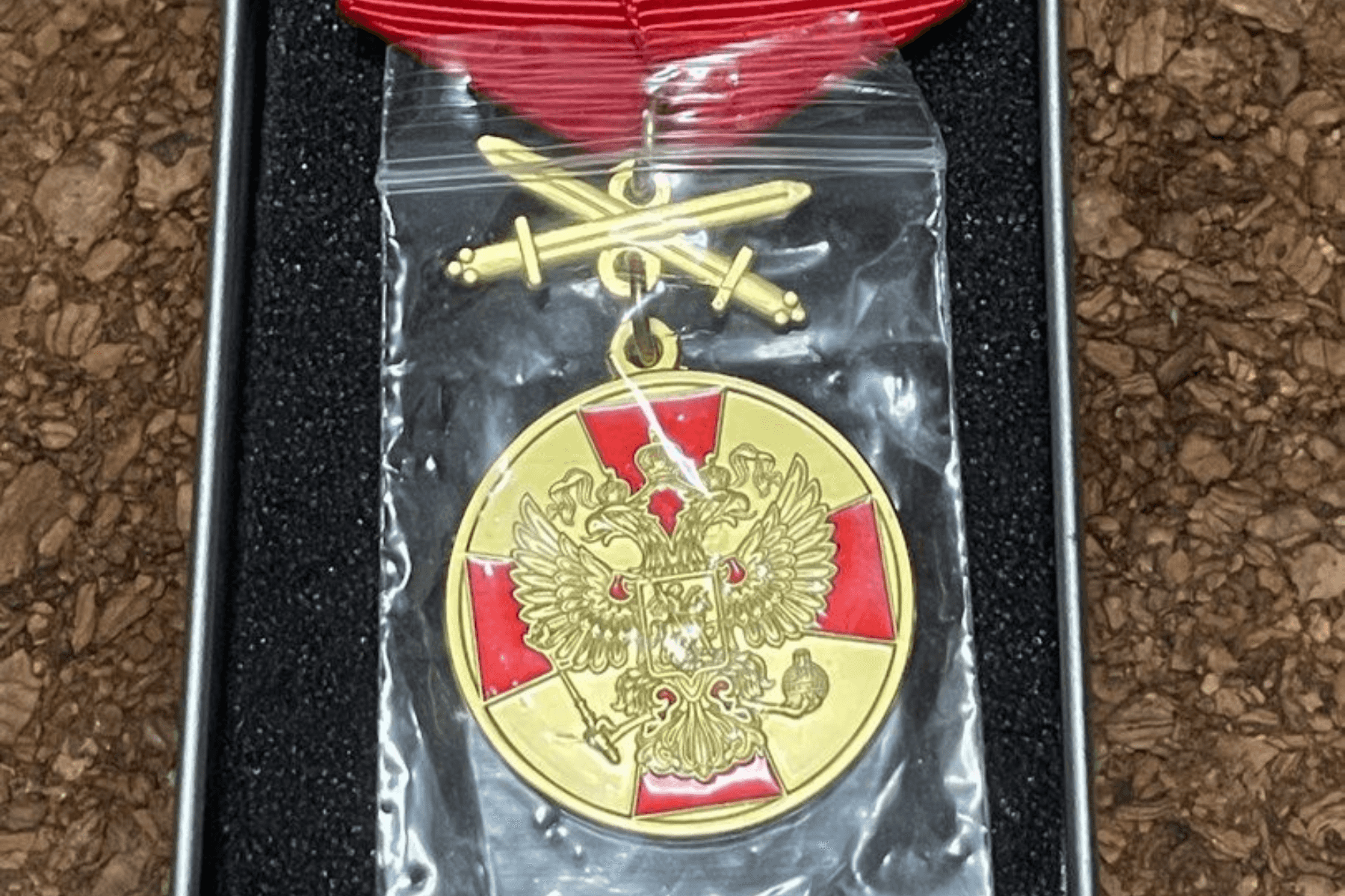The Russian medal 'For Merit to the Fatherland', Photo via Carousell Singapore. 