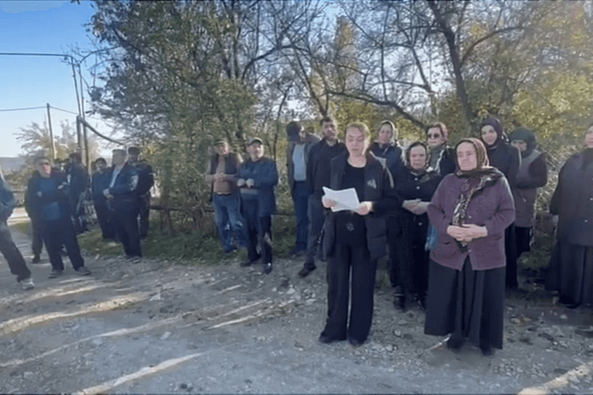 Residents of the Daghestani village of Chumli address Russian President Vladimir Putin in a video. Screengrab from video.