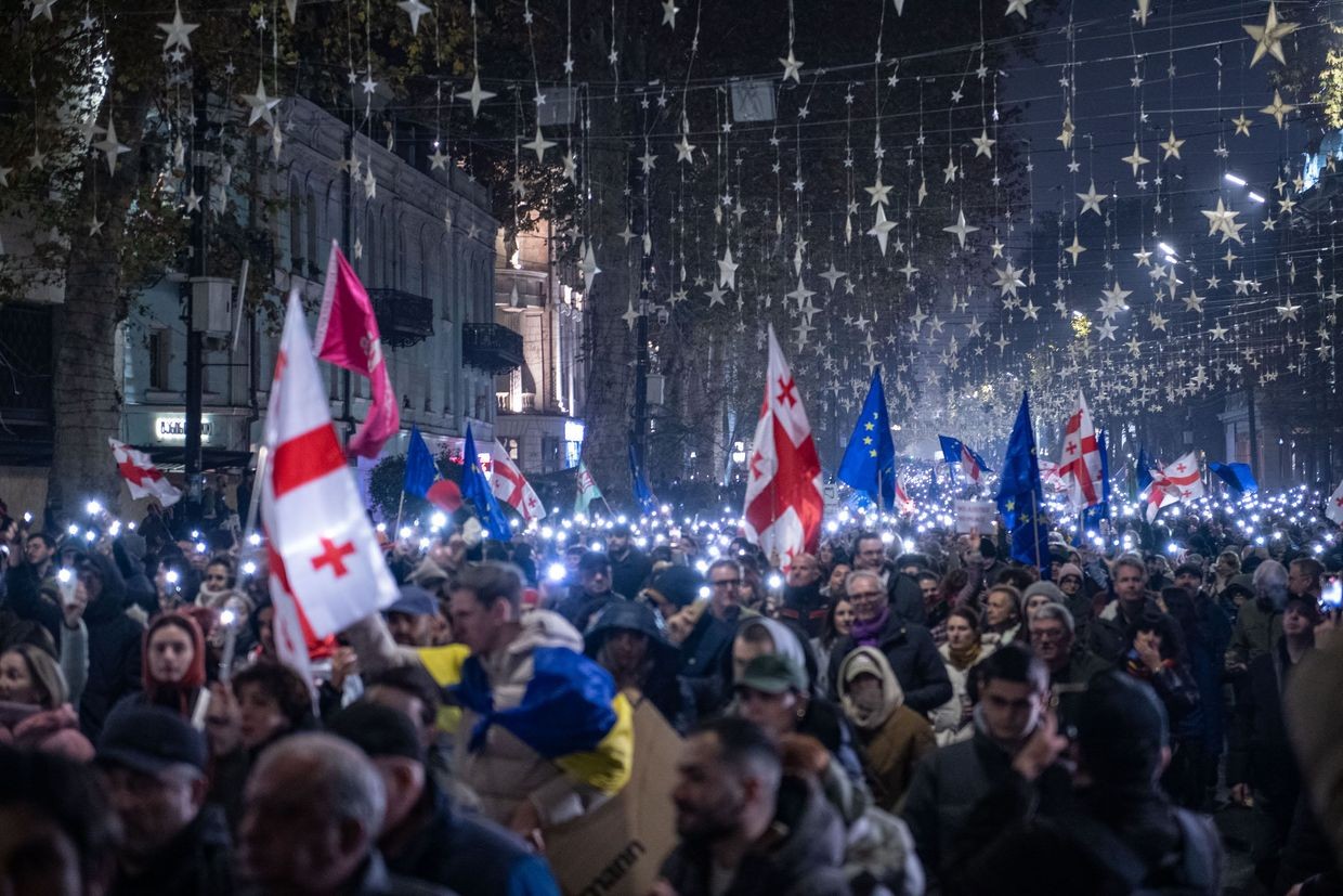 Protesters marching toward parliament. Photo: Mariam Nikuradze/OC Media.