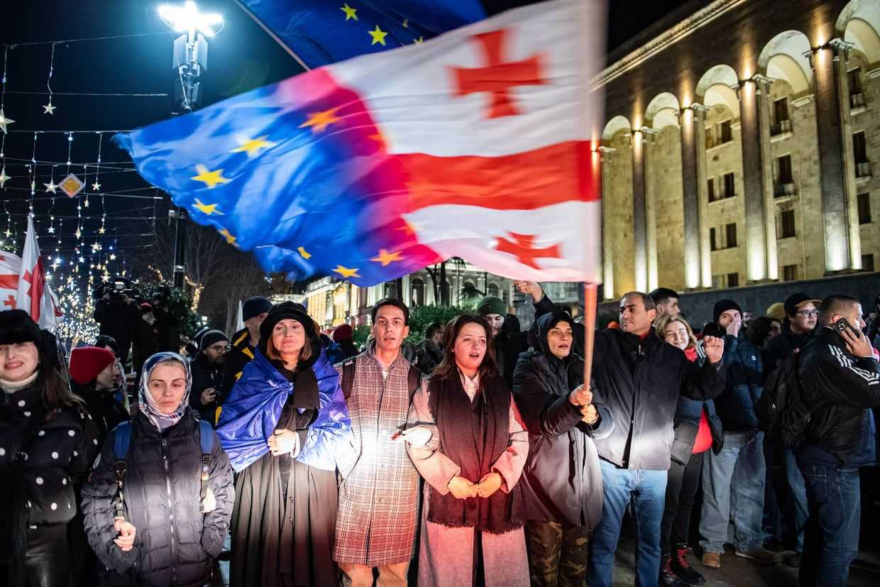 Anti-government protest outside parliament on the evening of 17 December. Photo: Mariam Nikuradze/OC Media. 