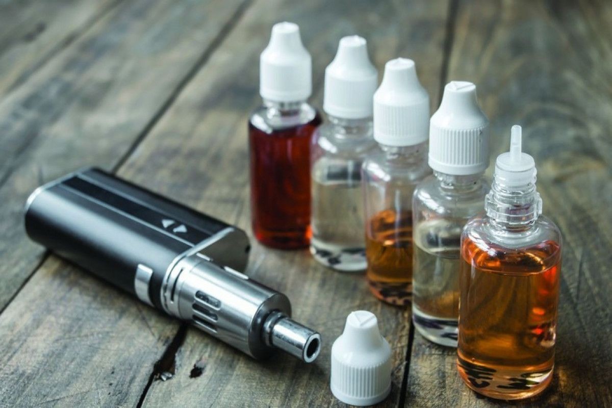 A vape and associated cartridges. For illustrative purposes. Photo: APA.