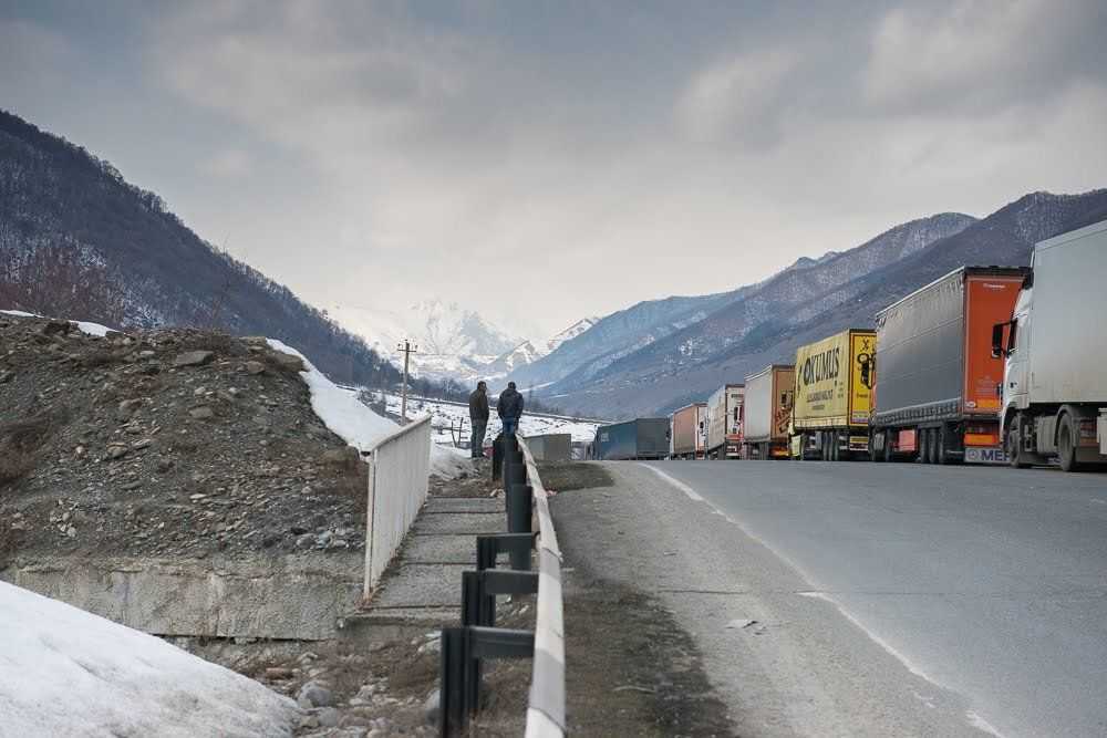 Lorries lined up along the Georgian Military Highway heading to Russia. Photo: Tamuna Chkareuli/OC Media.