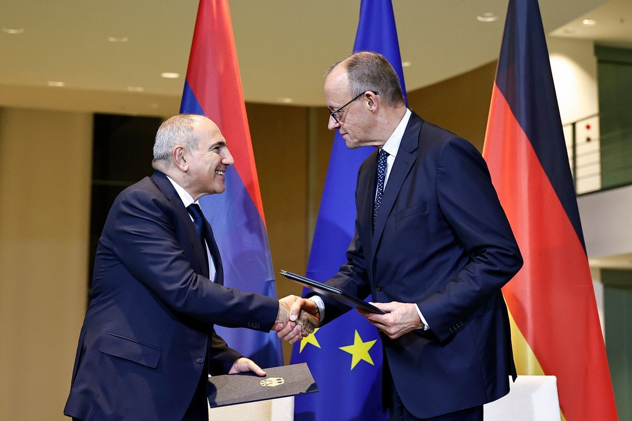 Armenian Prime Minister Nikol Pashinyan (left) and German Chancellor Friedrich Merz (right) shaking hands after signing a declaration on the strategic agenda of bilateral partnership. Official photo.