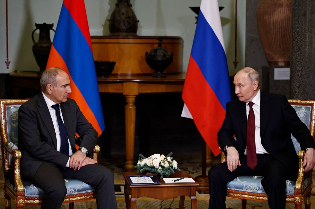 Armenian Prime Minister Nikol Pashinyan and Russian President Vladimir Putin. Official photo.