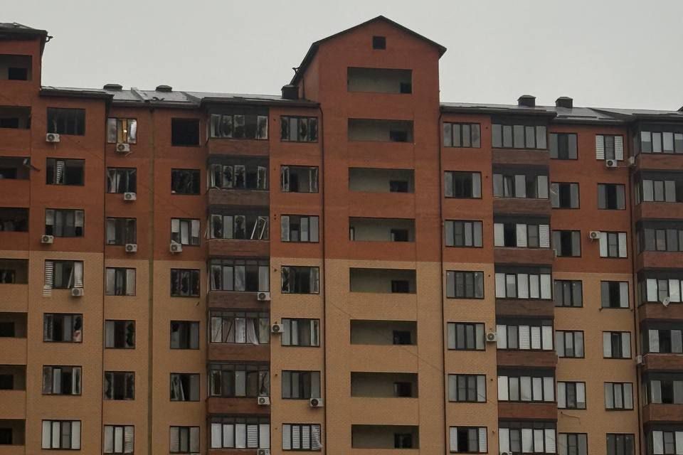 Damaged building in Kaspiyisk. Photo: social media.
