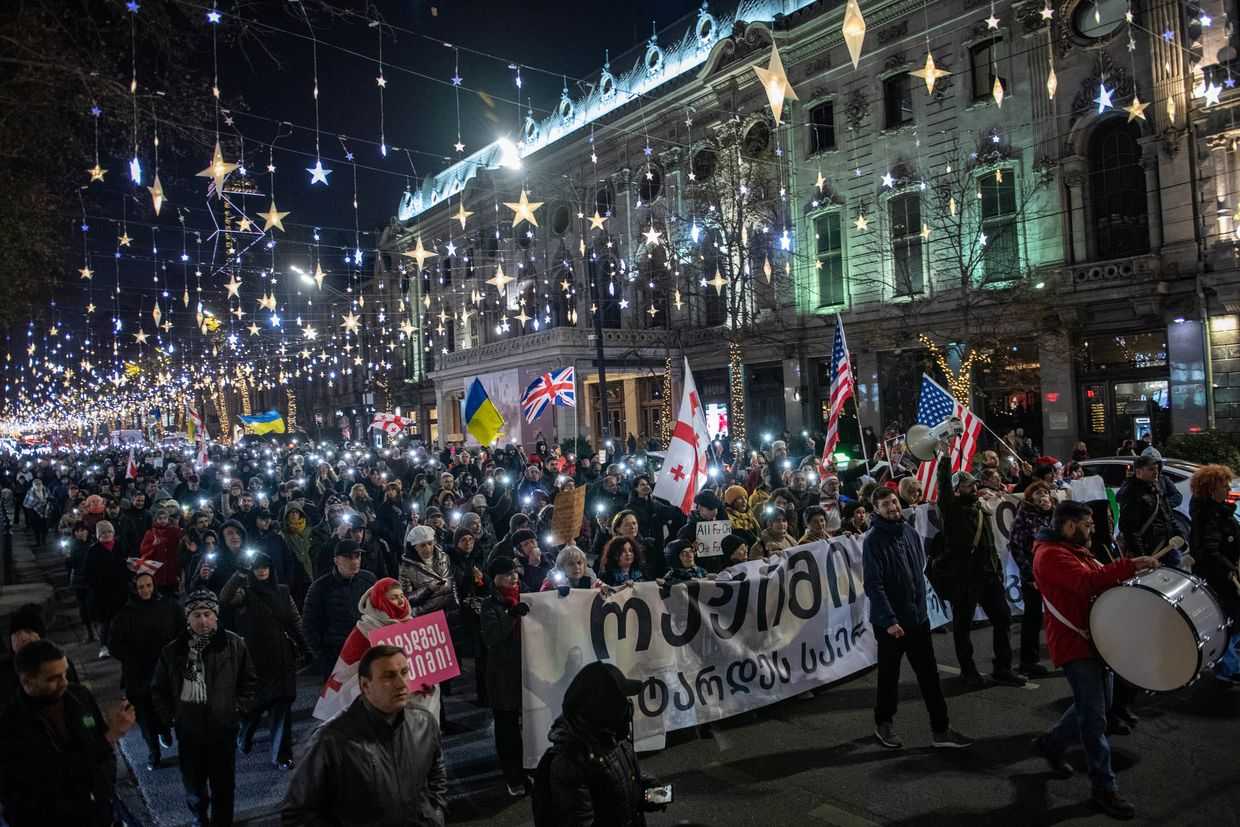 Tbilisi protesters marching toward parliament. Photo: Mariam Nikuradze/OC Media.