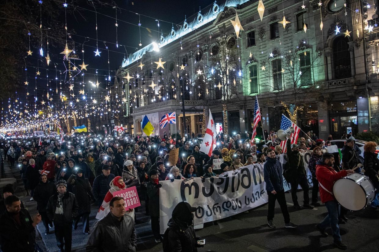 Tbilisi protesters marching toward parliament. Photo: Mariam Nikuradze/OC Media.