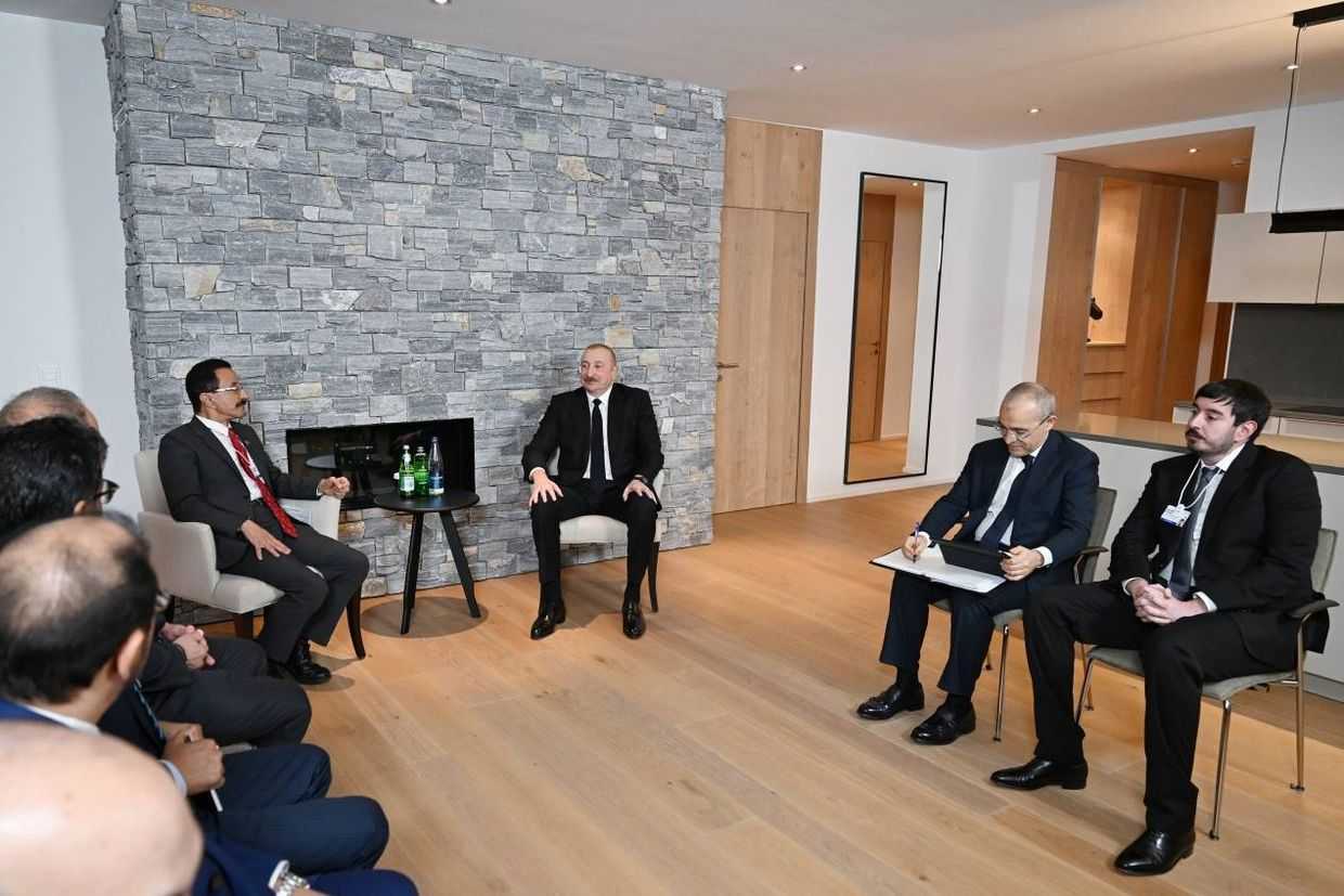 A meeting between Azerbaijani President Ilham Aliyev (centre) and representatives of the Emirati logistics company DP World. Heydar Alliyev Jr. is located on the far right. Official photo.